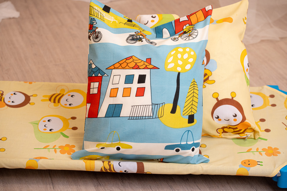 Párnahuzat - sárga méhecskés - cipzáras